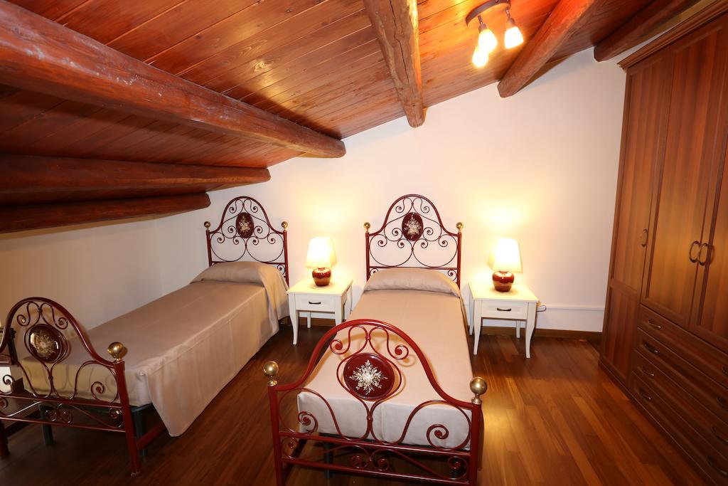 Serravalle Relais & Country Villa With Private Pool - Esclusive Use Chiaramonte Gulfi Room photo